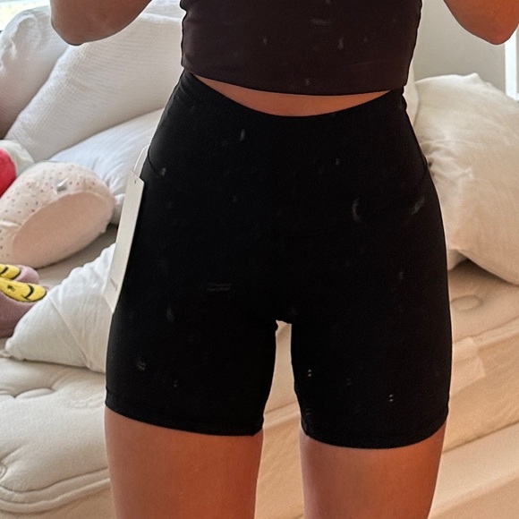 Lululemon shorts - Picture 4 of 5